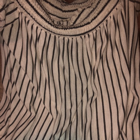 American Eagle Cold Shoulder Top - Picture 4 of 5